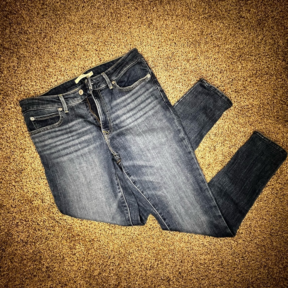 Levi’s 711 Skinny Jeans – Women’s Size 30 (Blue Denim, Lightly Distressed Knee)